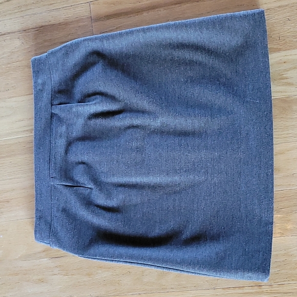 WHBM Full Zip Front Skirt, Like New - Picture 6 of 6